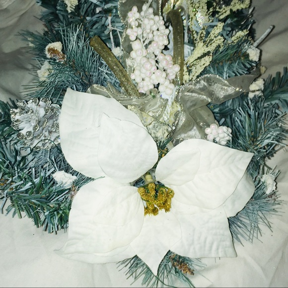 NEW Blue/White Winter Christmas Holiday Floral Spray Hangable Centerpiece 🎉HP🎉 - Picture 8 of 16